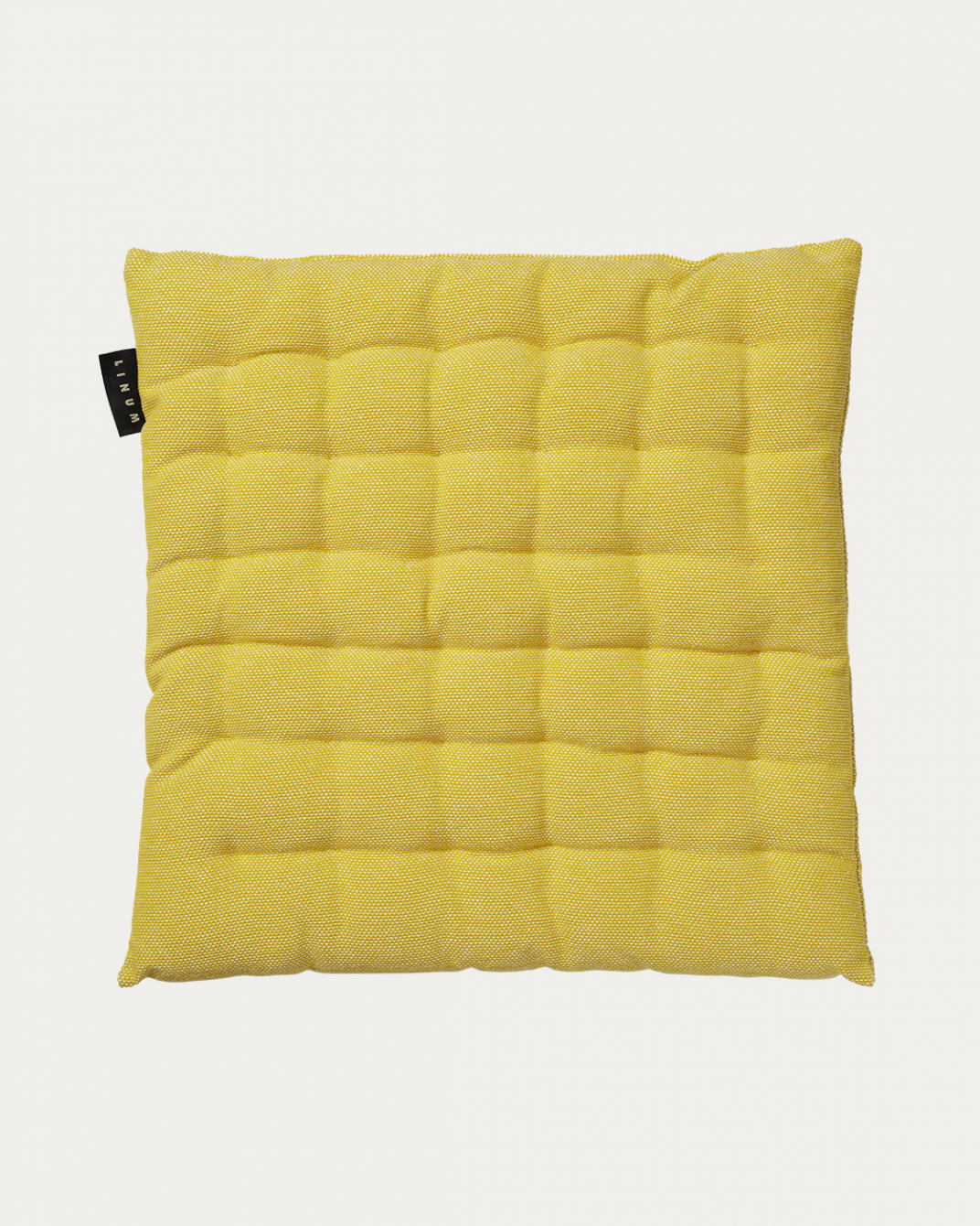 Produktbild senapsgul PEPPER sittdyna av mjuk bomull med återvunnen polyesterfyllning från LINUM DESIGN. Storlek 40x40 cm.