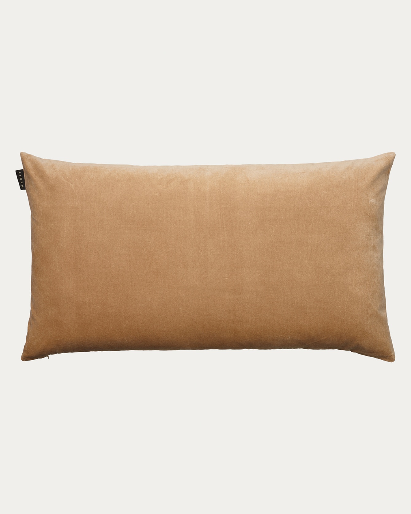 Product image camel brown PAOLO cushion cover made of soft cotton velvet and 100% linen from LINUM DESIGN. Size 50x90 cm.