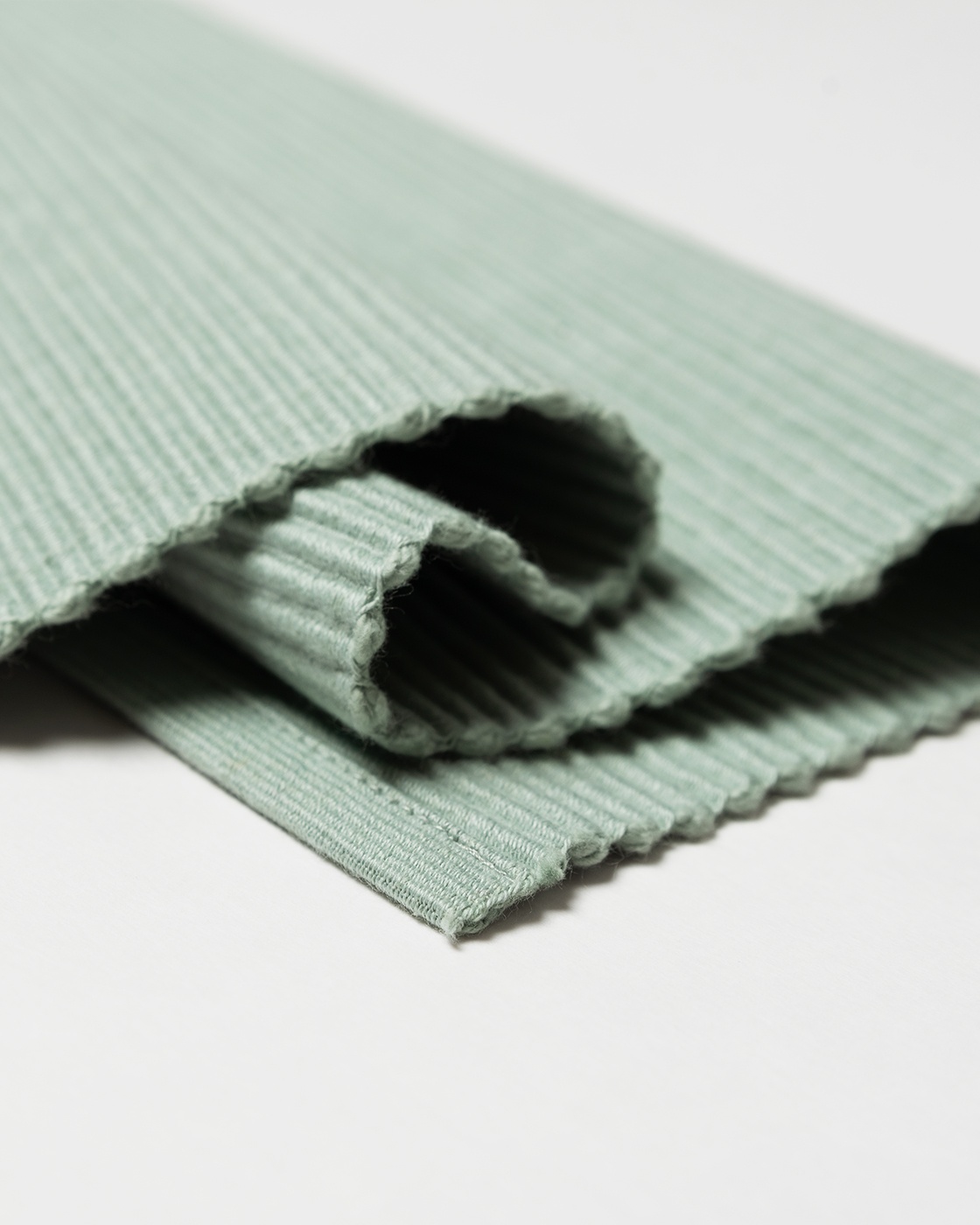 Product image light ice green UNI runner of soft cotton in ribbed quality from LINUM DESIGN. Size 45x150 cm.