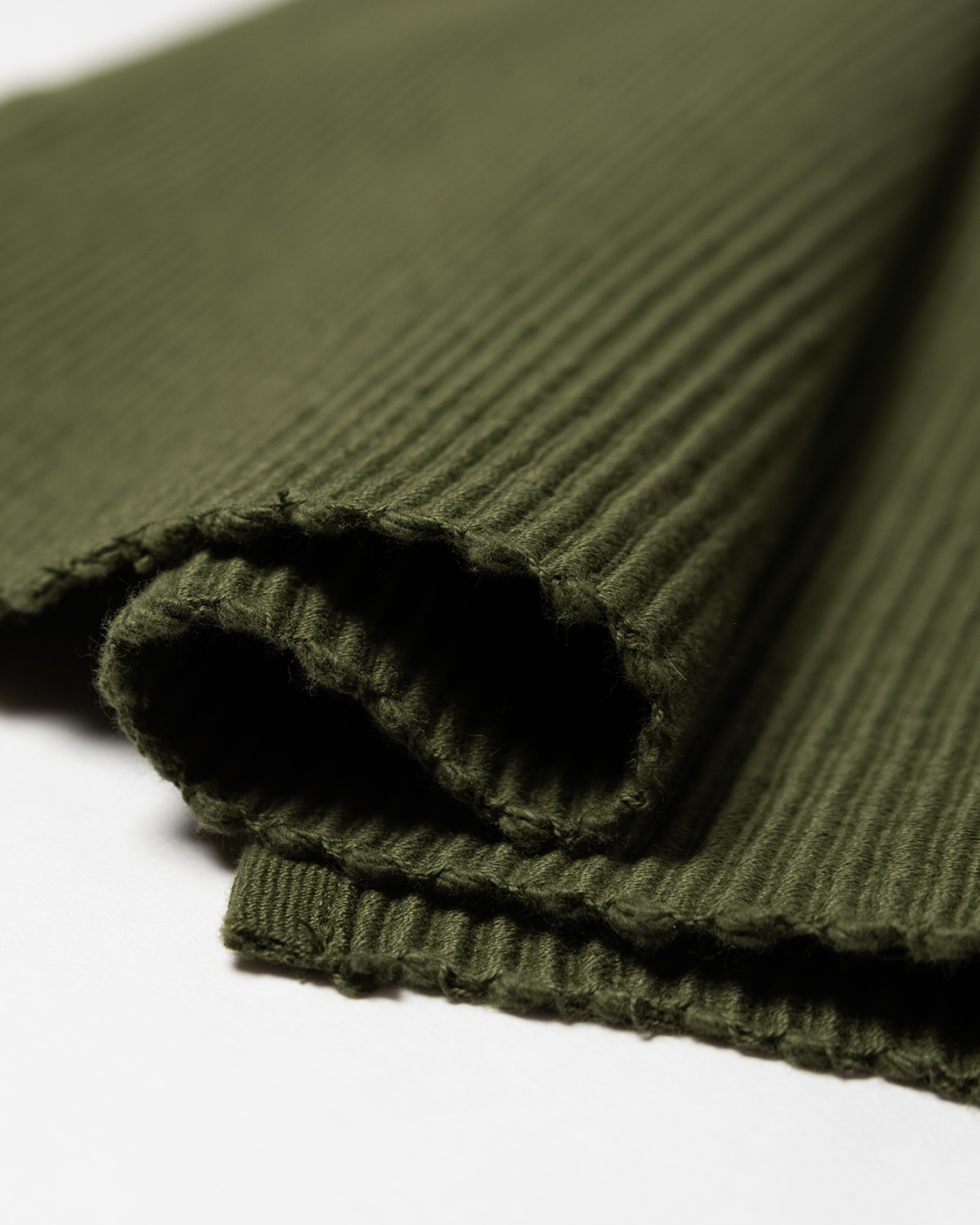 Product image dark olive green UNI runner of soft cotton in ribbed quality from LINUM DESIGN. Size 45x150 cm.
