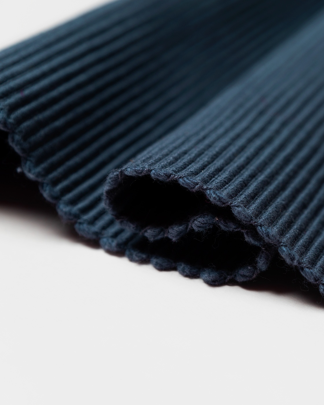 Product image indigo blue UNI runner of soft cotton in ribbed quality from LINUM DESIGN. Size 45x150 cm.