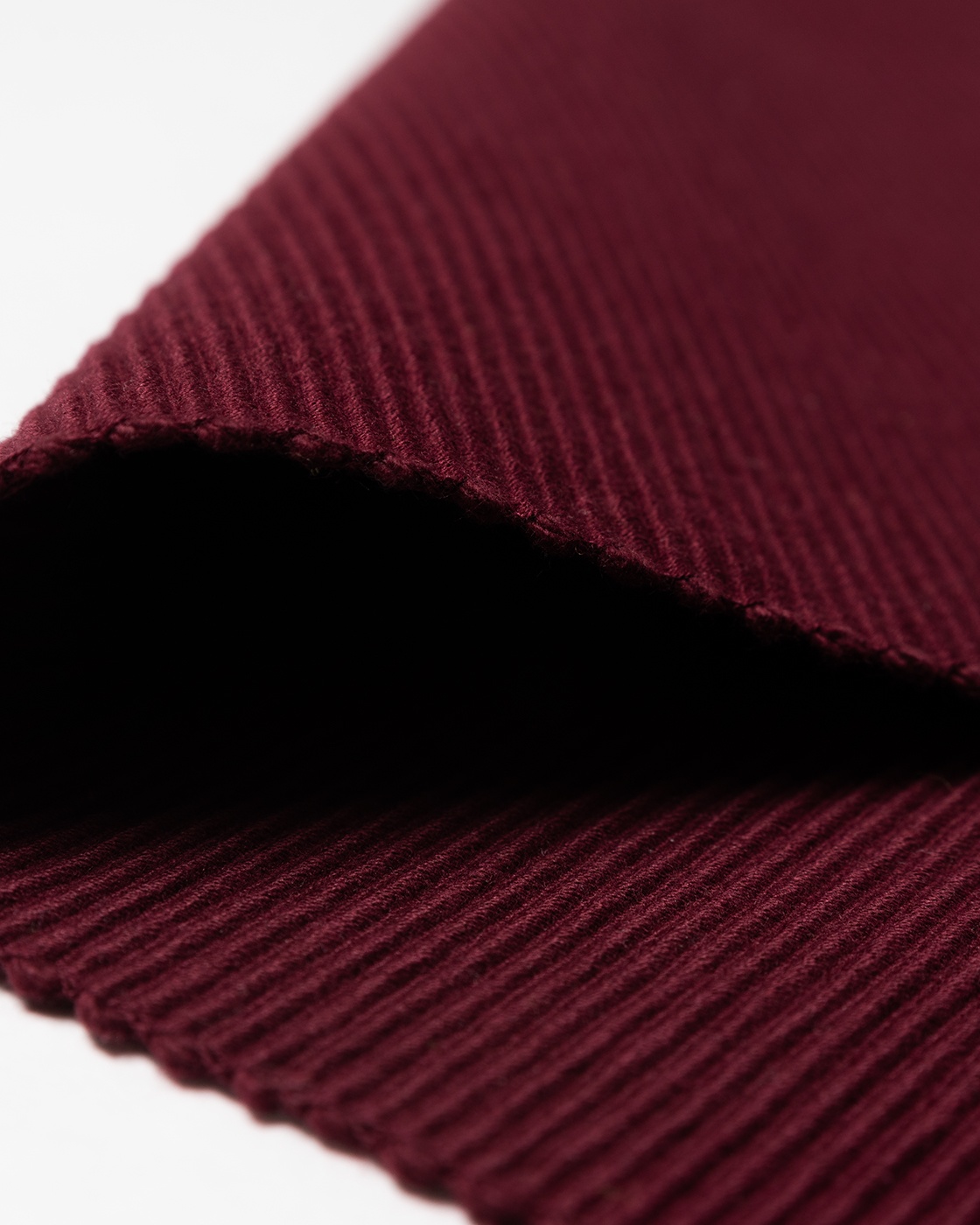 Product image burgundy red UNI runner of soft cotton in ribbed quality from LINUM DESIGN. Size 45x150 cm.