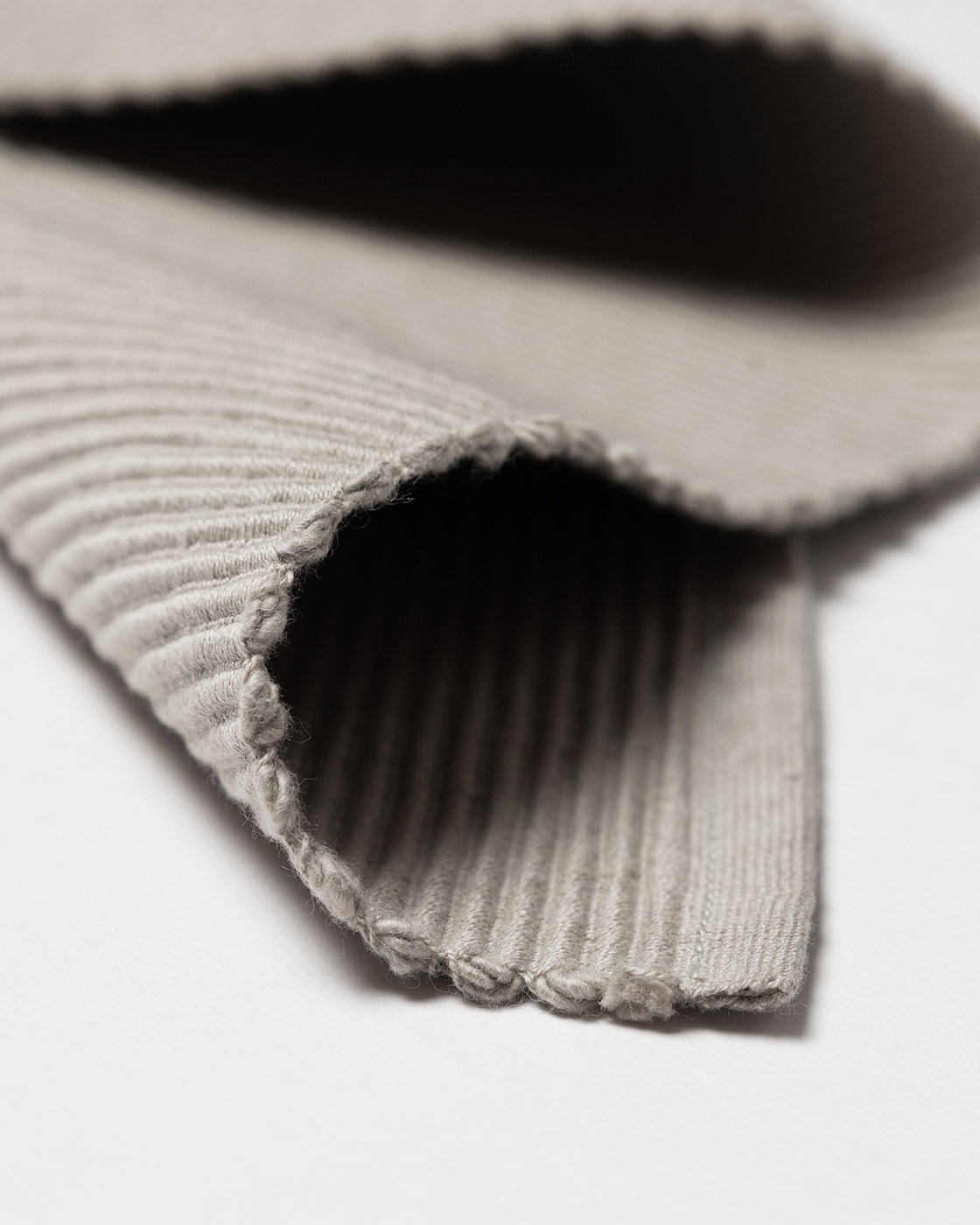 Product image light grey UNI runner of soft cotton in ribbed quality from LINUM DESIGN. Size 45x150 cm.