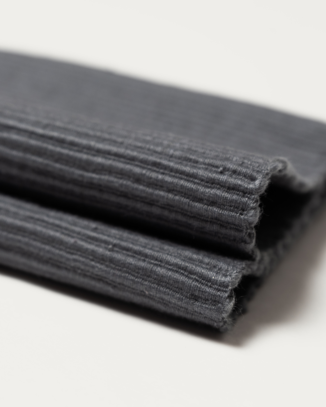 Product image granite grey UNI runner of soft cotton in ribbed quality from LINUM DESIGN. Size 45x150 cm.