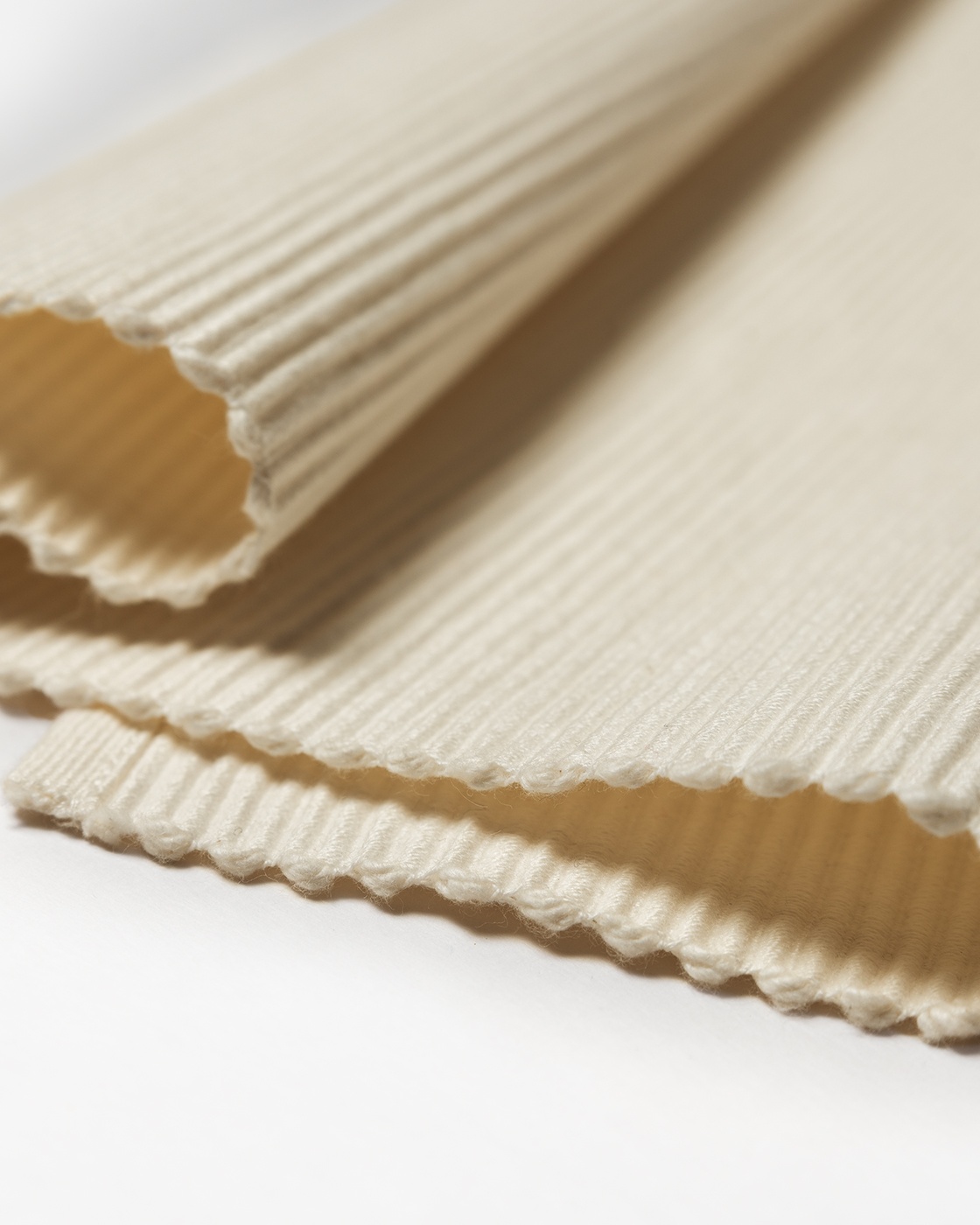 Product image creamy beige UNI runner of soft cotton in ribbed quality from LINUM DESIGN. Size 45x150 cm.
