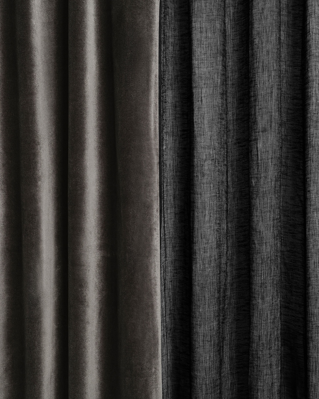 Immagine prodotto nero INTERMEZZO tenda in puro lino con nastro plissettato rifinito di LINUM DESIGN. Dimensioni 140x290 cm e venduto in 2-pezzi.