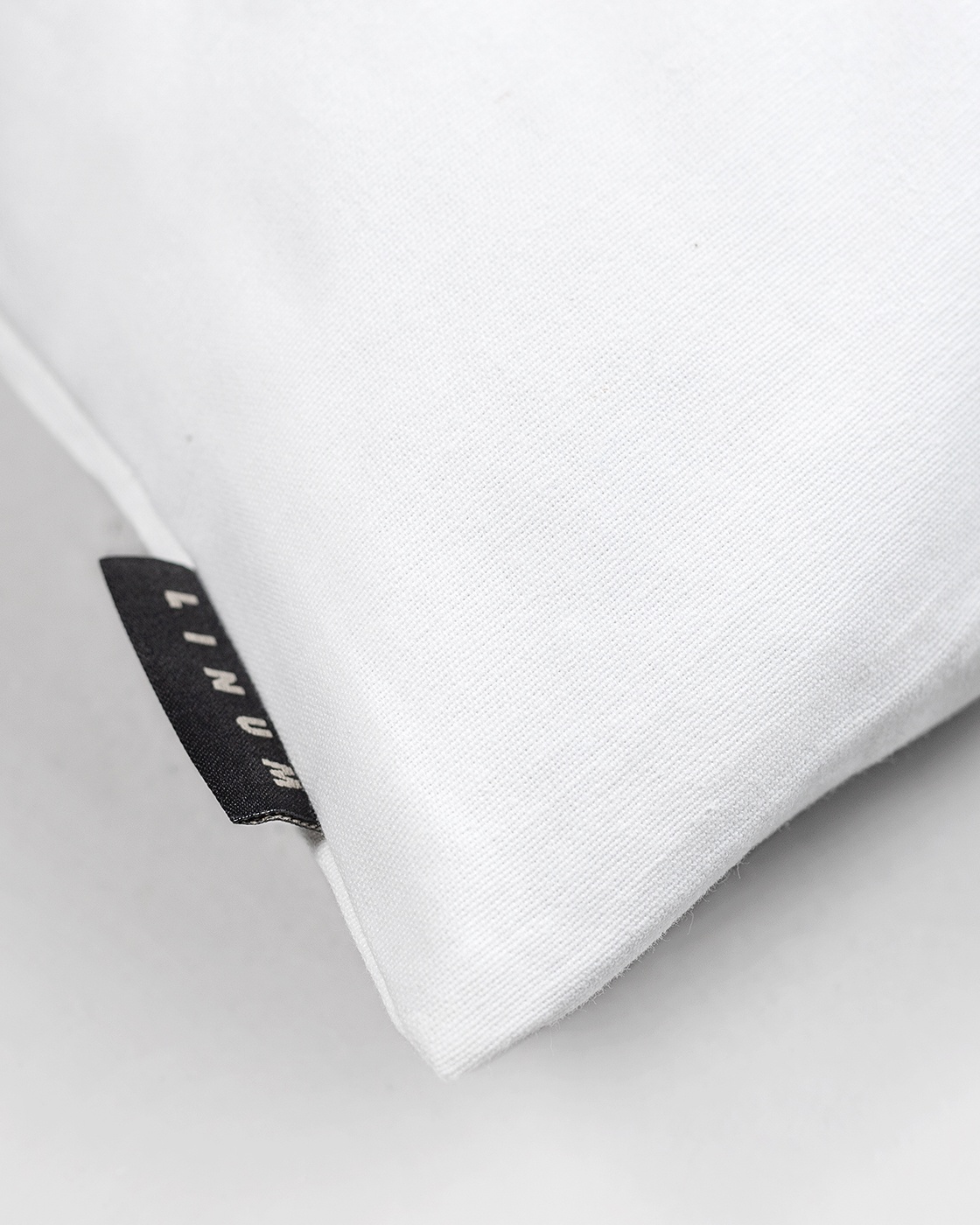 Product image white ANNABELL cushion cover made of soft cotton from LINUM DESIGN. Size 50x50 cm.