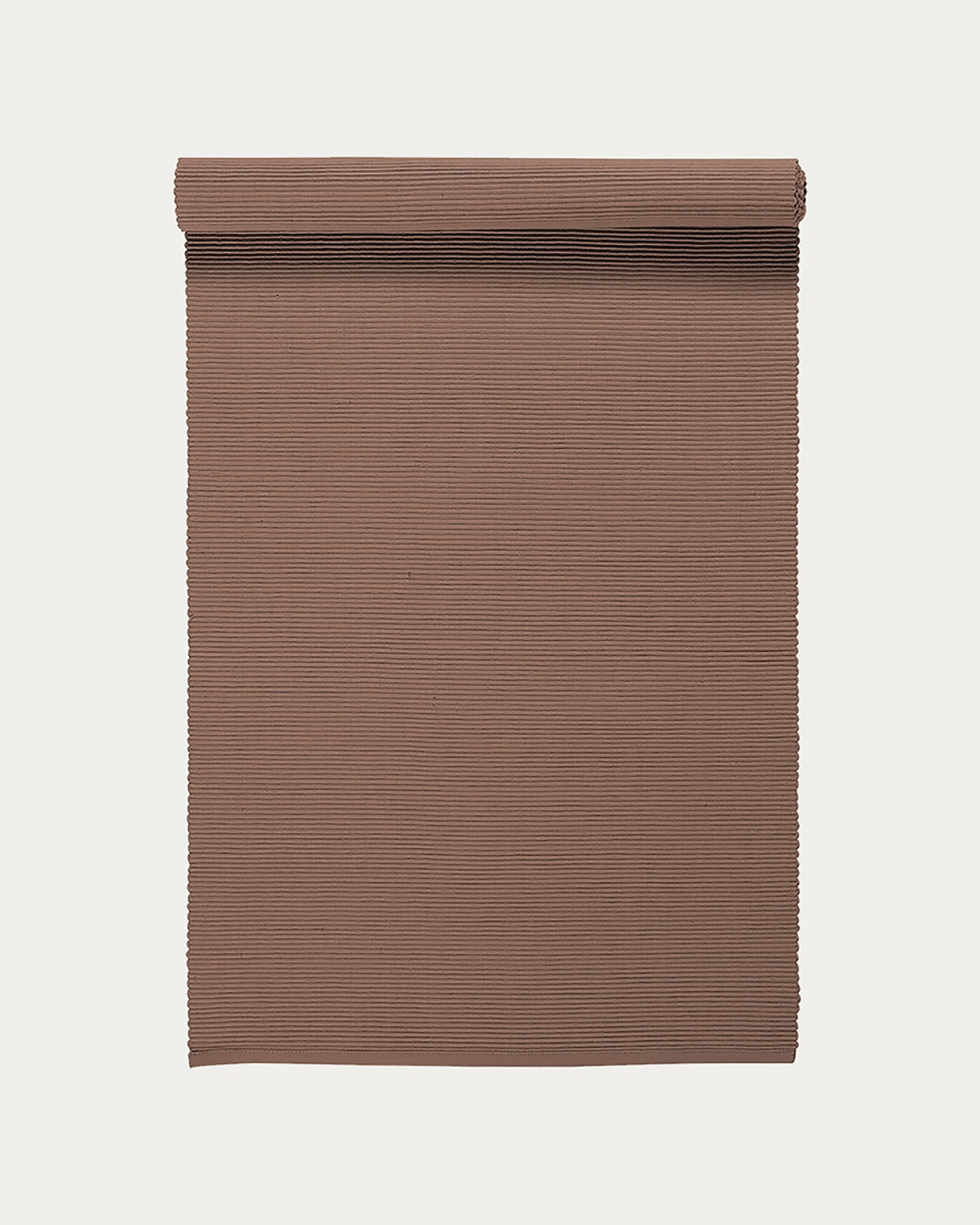 Image du produit chemin de table UNI taupe foncé en coton doux de qualité côtelée de LINUM DESIGN. Taille 45 x 150 cm.