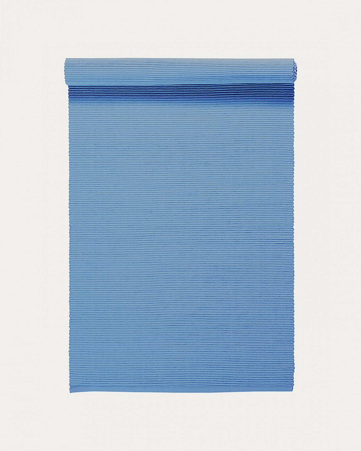 Produktbild helles donnerblau UNI Tischläufer aus weicher Baumwolle in Rippenqualität von LINUM DESIGN. Größe 45x150 cm.
