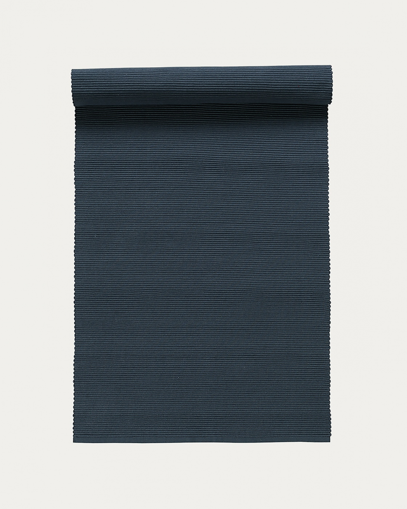 Produktbild dunkles stahlblau UNI Tischläufer aus weicher Baumwolle in Rippenqualität von LINUM DESIGN. Größe 45x150 cm.