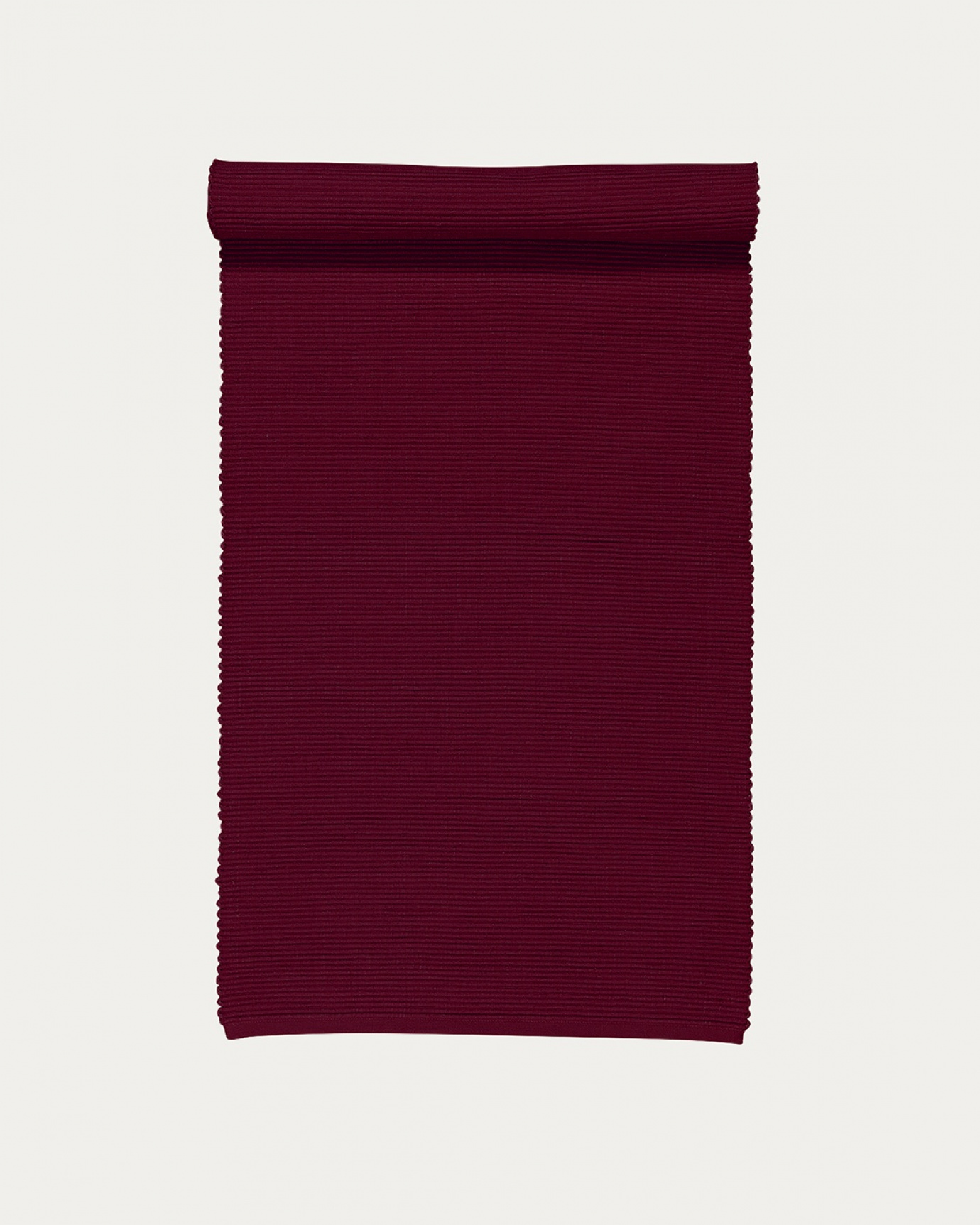 Product image burgundy red UNI runner of soft cotton in ribbed quality from LINUM DESIGN. Size 45x150 cm.