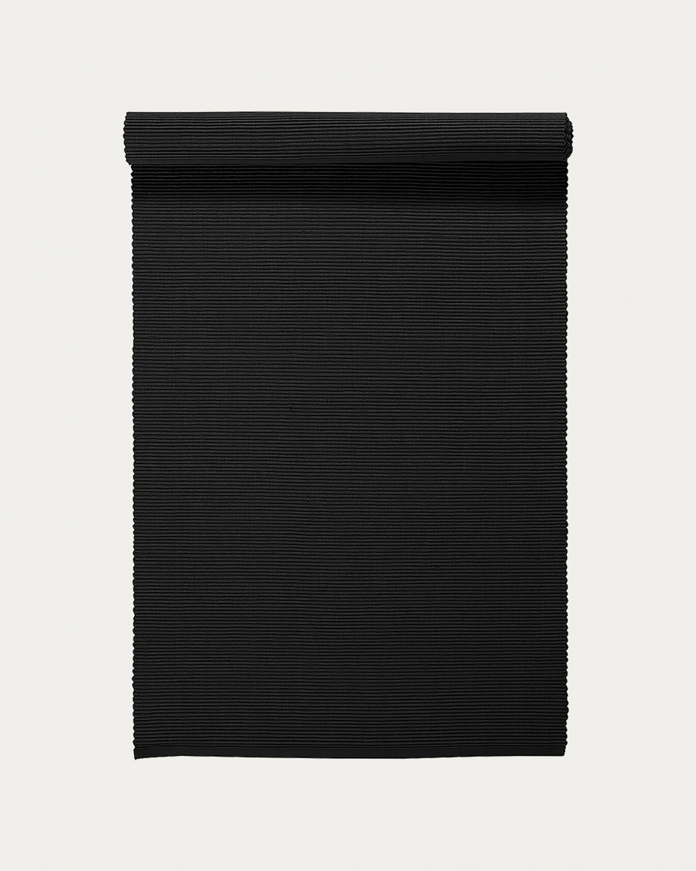 Image du produit chemin de table UNI noir en coton doux de qualité côtelée de LINUM DESIGN. Taille 45 x 150 cm.