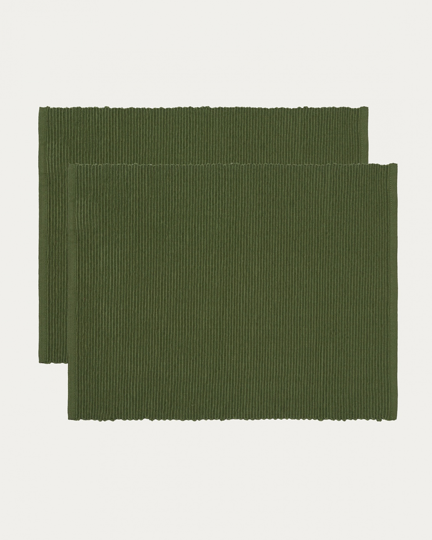 Produktbild dunkles olivgrün UNI Tischset aus weicher Baumwolle in Rippenqualität von LINUM DESIGN. Größe 35x46 cm und in 2er-Pack verkauft.
