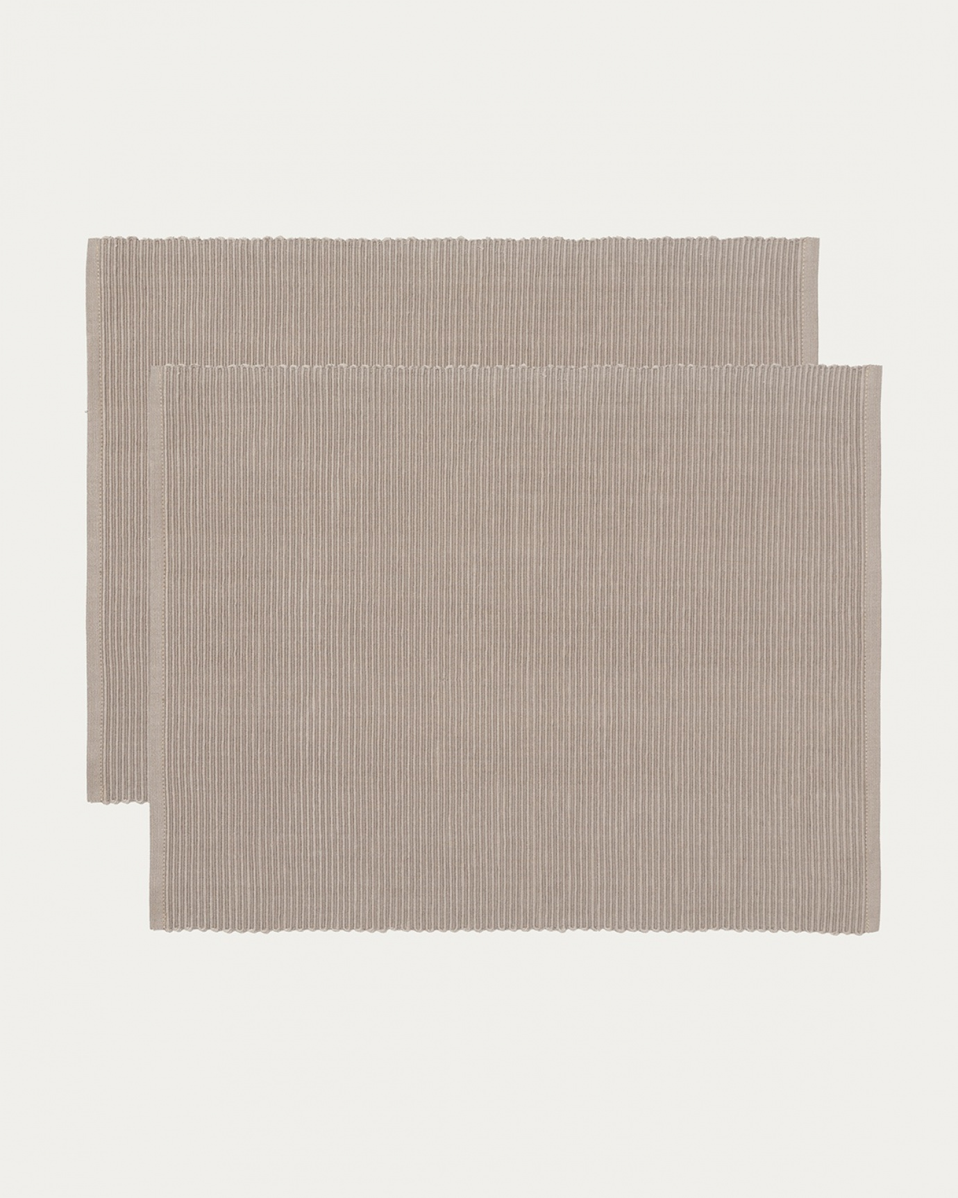 Produktbild maulwurfbraun UNI Tischset aus weicher Baumwolle in Rippenqualität von LINUM DESIGN. Größe 35x46 cm und in 2er-Pack verkauft.