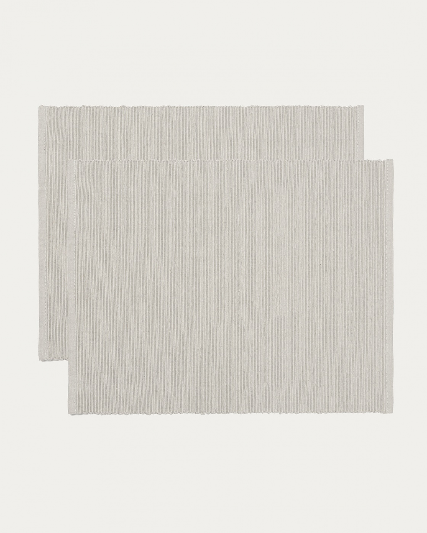 Produktbild hellgrau UNI Tischset aus weicher Baumwolle in Rippenqualität von LINUM DESIGN. Größe 35x46 cm und in 2er-Pack verkauft.