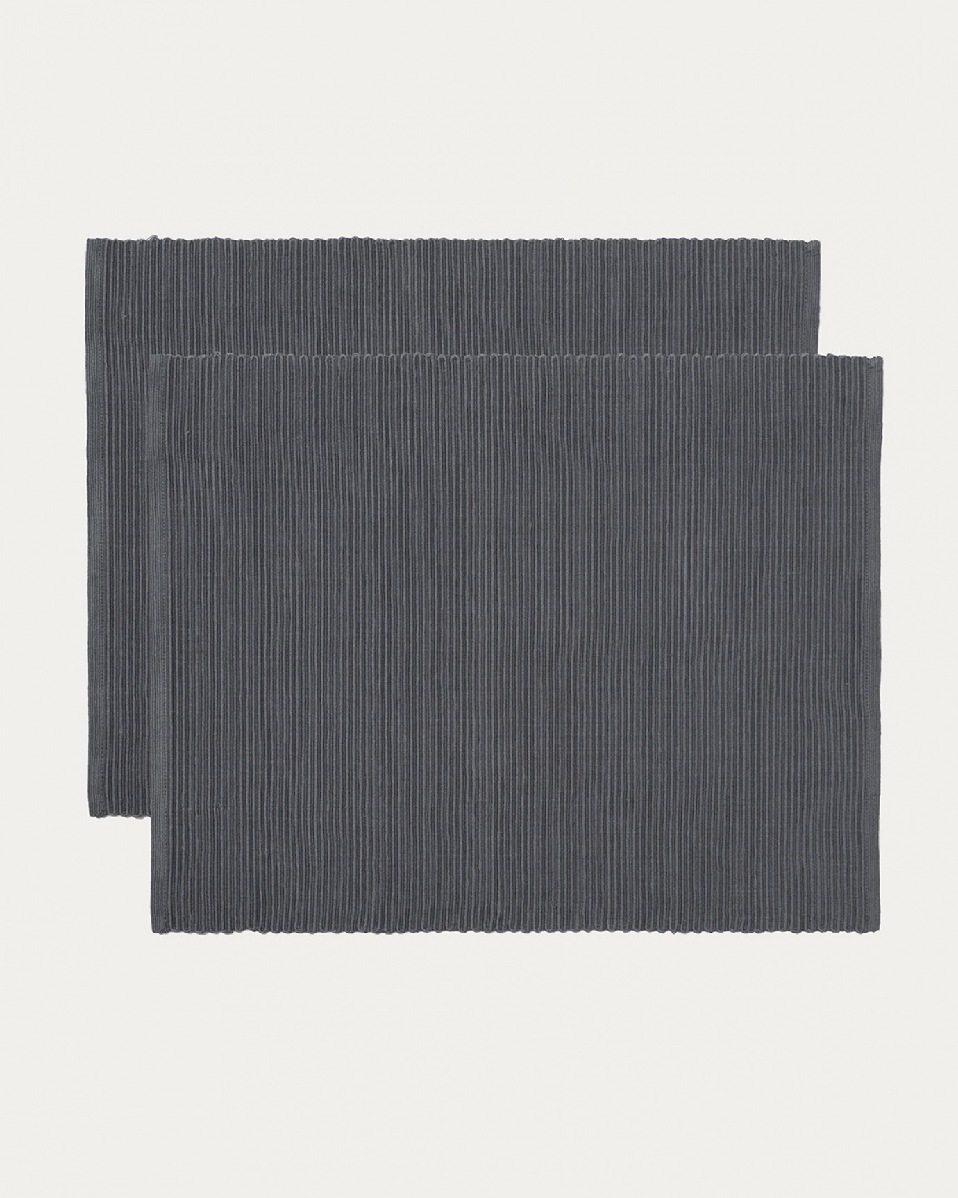 Product image granite grey UNI placemat made of soft cotton in ribbed quality from LINUM DESIGN. Size 35x46 cm and sold in 2-pack.