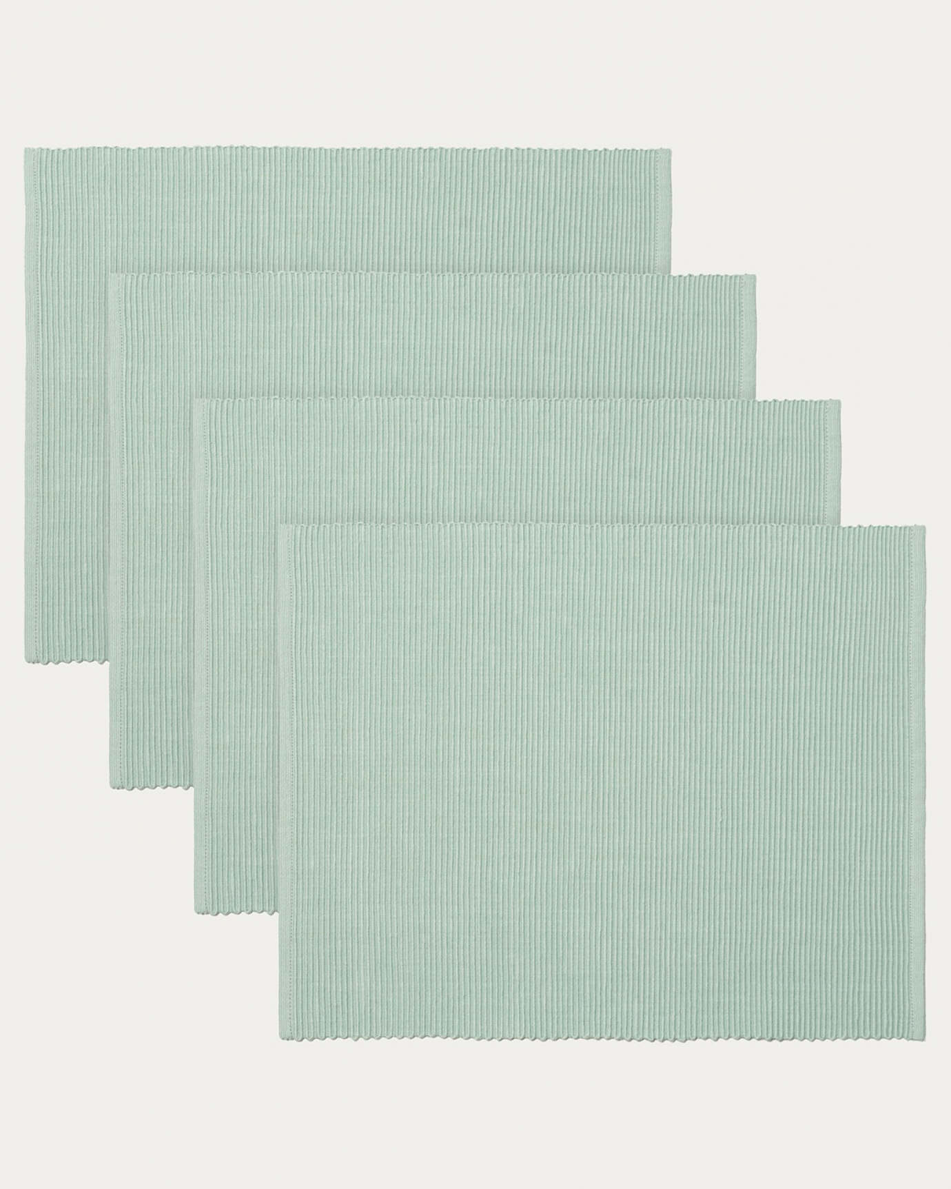 Image du produit set de table UNI vert clair glacé en coton doux de qualité côtelée de LINUM DESIGN. Taille 35 x 46 cm et vendu en lot de 4.