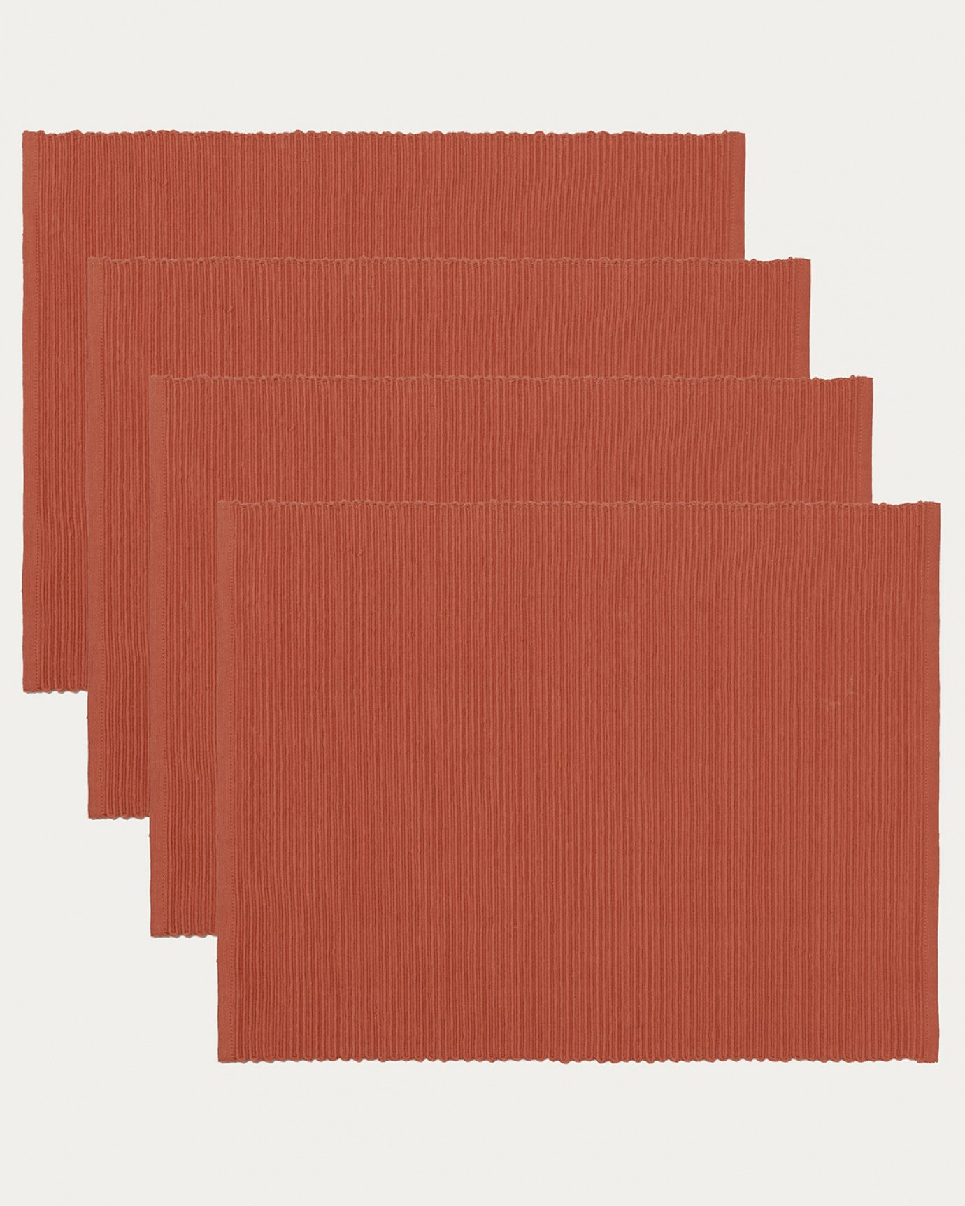 Produktbild rostorange UNI bordstablett av mjuk bomull i ribbad kvalité från LINUM DESIGN. Storlek 35x46 cm och säljs i 4-pack.