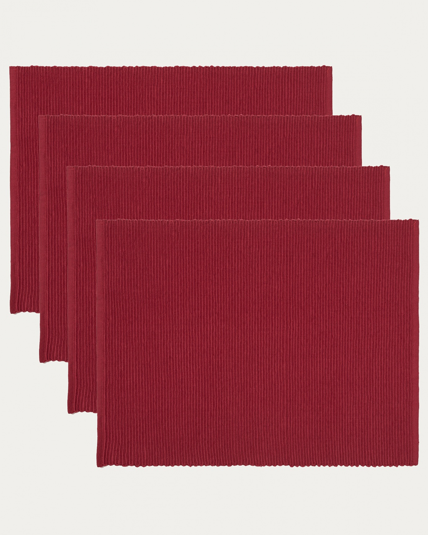 Produktbild rot UNI Tischset aus weicher Baumwolle in Rippenqualität von LINUM DESIGN. Größe 35x46 cm und in 4er-Pack verkauft.