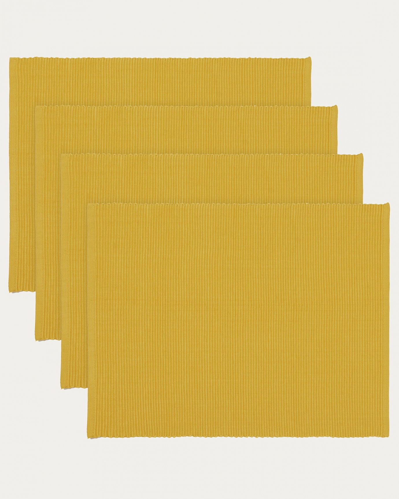 Immagine prodotto giallo mostarda tovaglietta UNI in morbido cotone a costine di qualità di LINUM DESIGN. Dimensioni 35x46 cm e venduto in 4-pezzi.