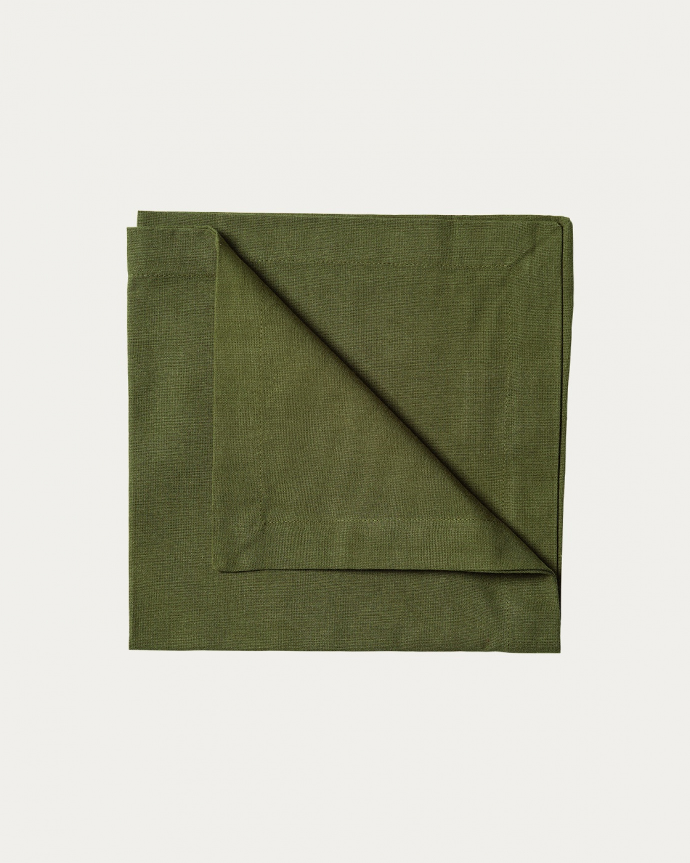 Produktbild mörk olivgrön ROBERT servett av mjuk bomull från LINUM DESIGN. Storlek 45x45 cm och säljs i 4 pack.