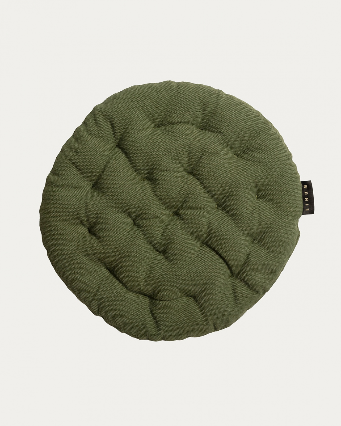 Produktbild dunkles olivgrün PEPPER Sitzkissen aus weicher Baumwolle mit Füllung aus recyceltem Polyester von LINUM DESIGN. Größe ø37 cm.