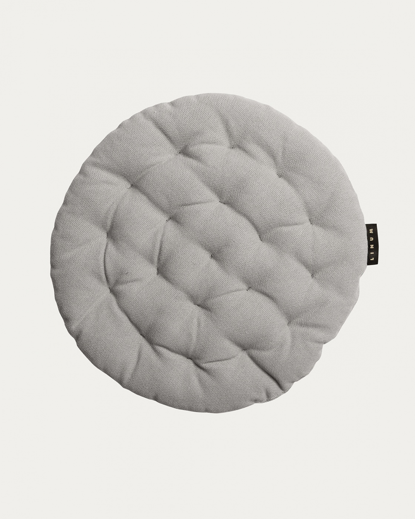 Produktbild ljusgrå PEPPER sittdyna av mjuk bomull med återvunnen polyesterfyllning från LINUM DESIGN. Storlek ø37 cm.