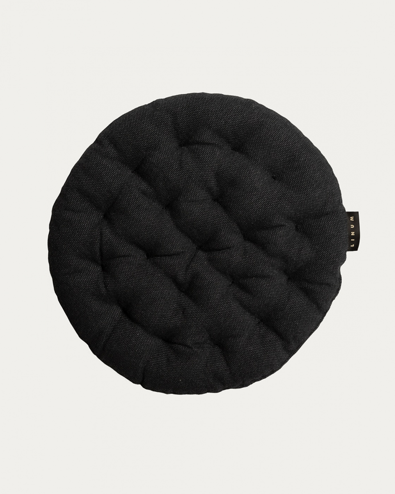 Produktbild schwarze melange PEPPER Sitzkissen aus weicher Baumwolle mit Füllung aus recyceltem Polyester von LINUM DESIGN. Größe ø37 cm.