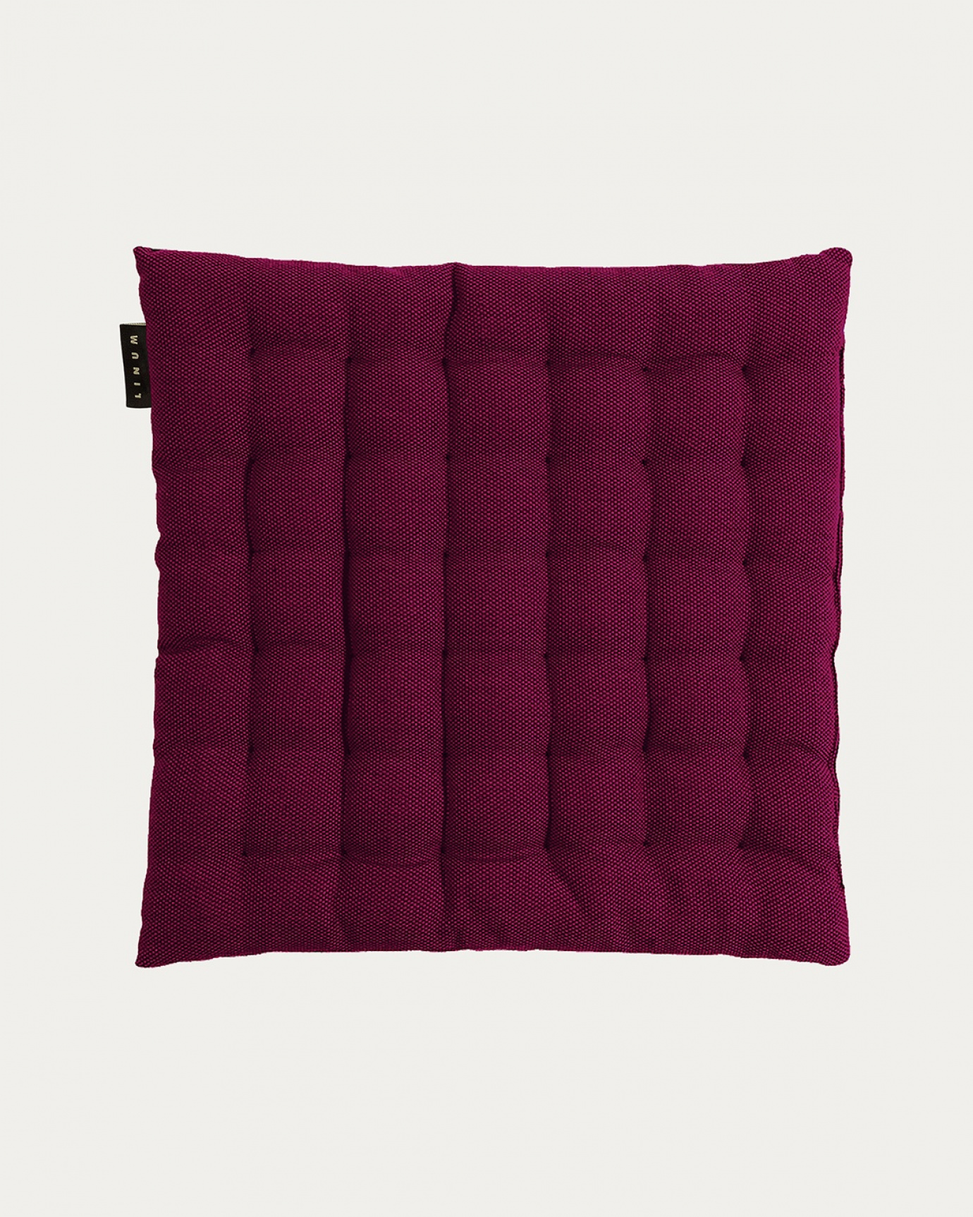 Produktbild burgundyröd PEPPER sittdyna av mjuk bomull med återvunnen polyesterfyllning från LINUM DESIGN. Storlek 40x40 cm.