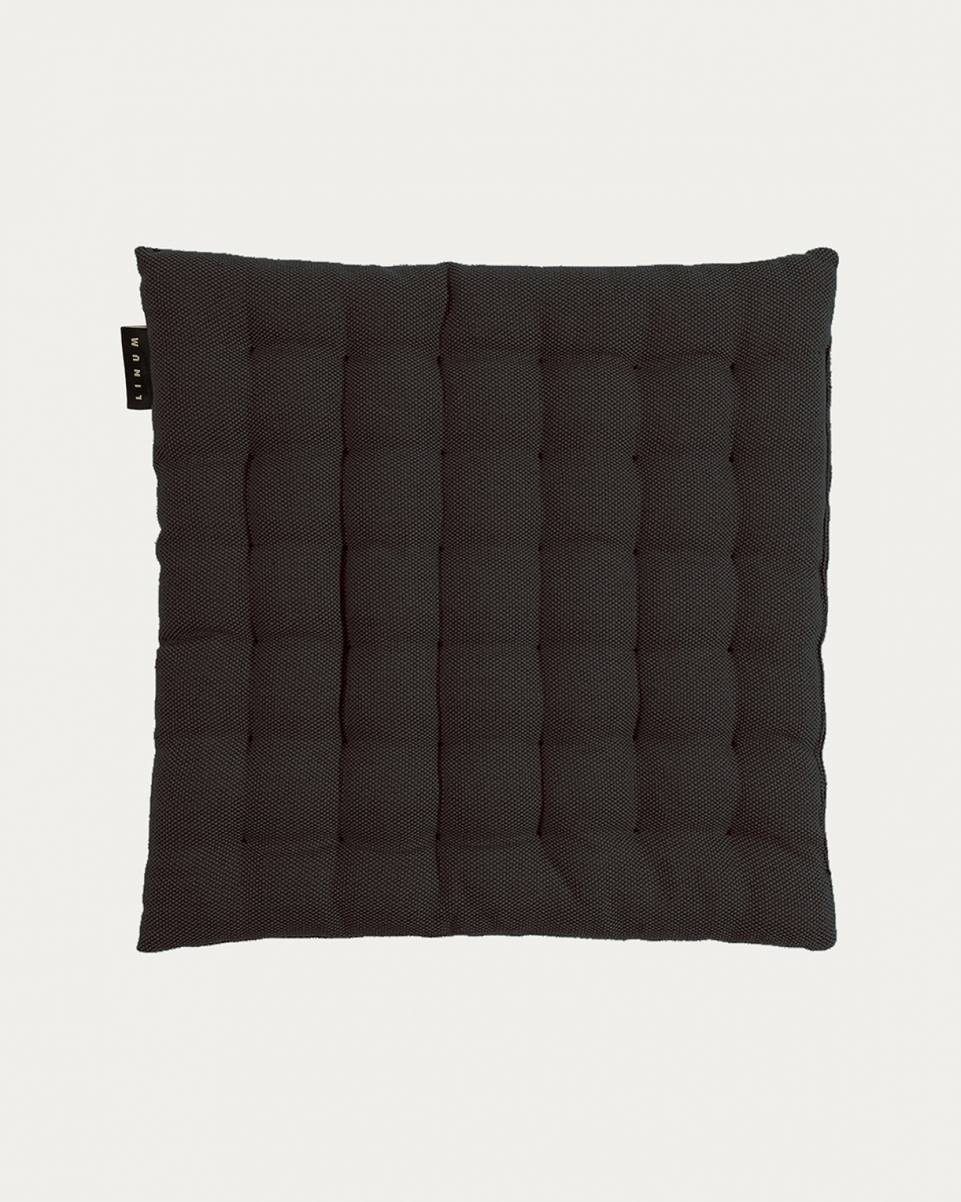 Produktbild svart melerad PEPPER sittdyna av mjuk bomull med återvunnen polyesterfyllning från LINUM DESIGN. Storlek 40x40 cm.