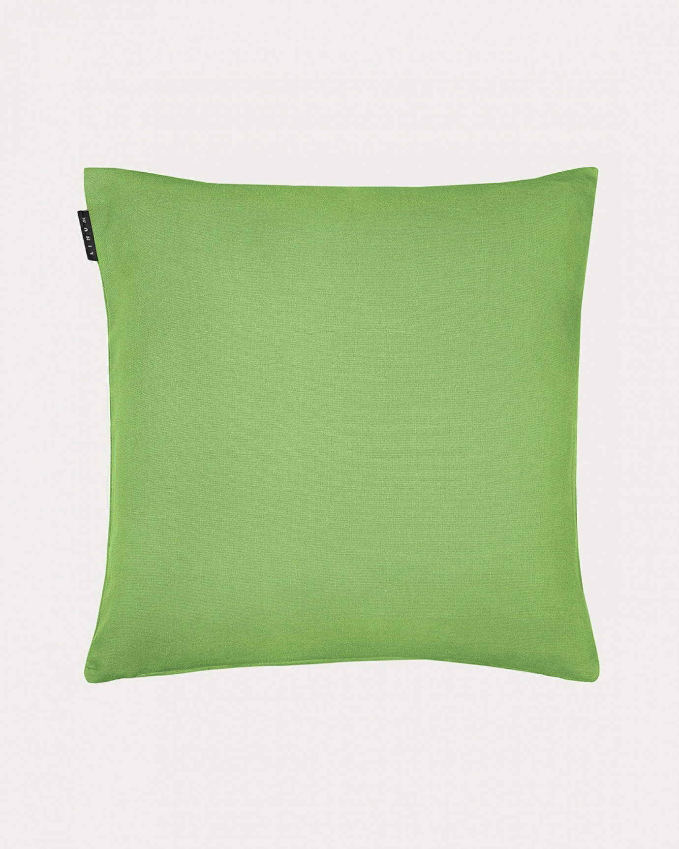 Image du produit housse de coussin ANNABELL pomme verte en coton doux de LINUM DESIGN. Taille 50 x 50 cm.