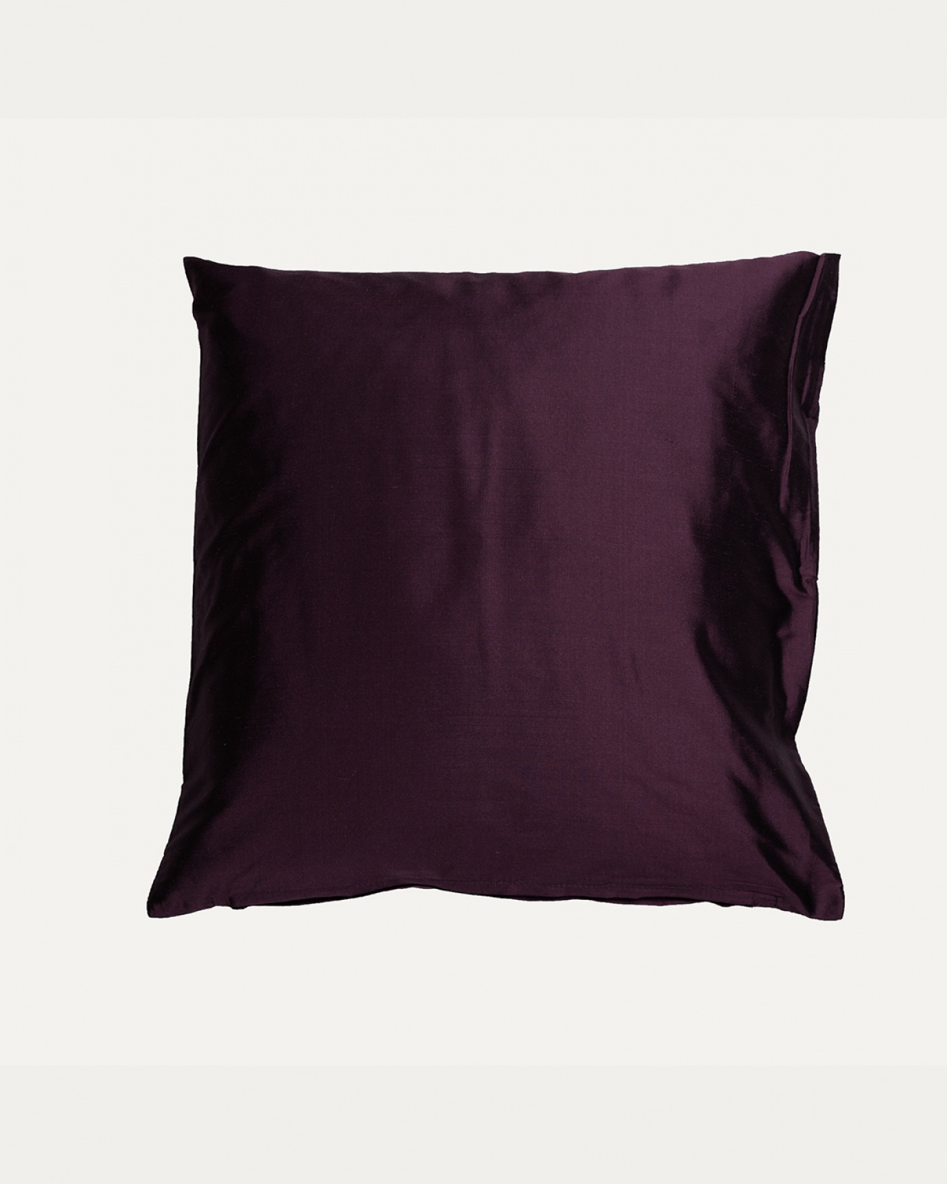 Product image dark pastel purple DUPION cushion cover made of 100% dupion silk from LINUM DESIGN. Size 40x40 cm.