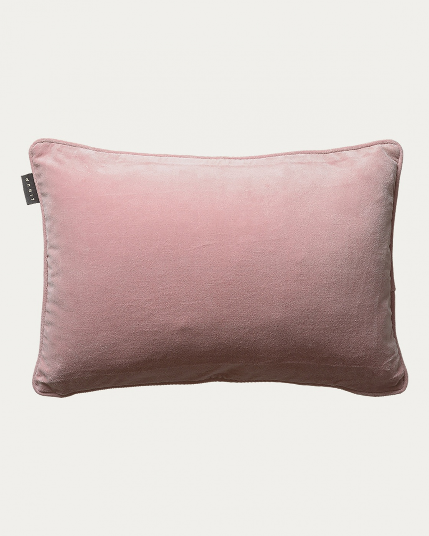 Product image dusty pink PAOLO cushion cover in soft cotton velvet from LINUM DESIGN. Size 40x60 cm.