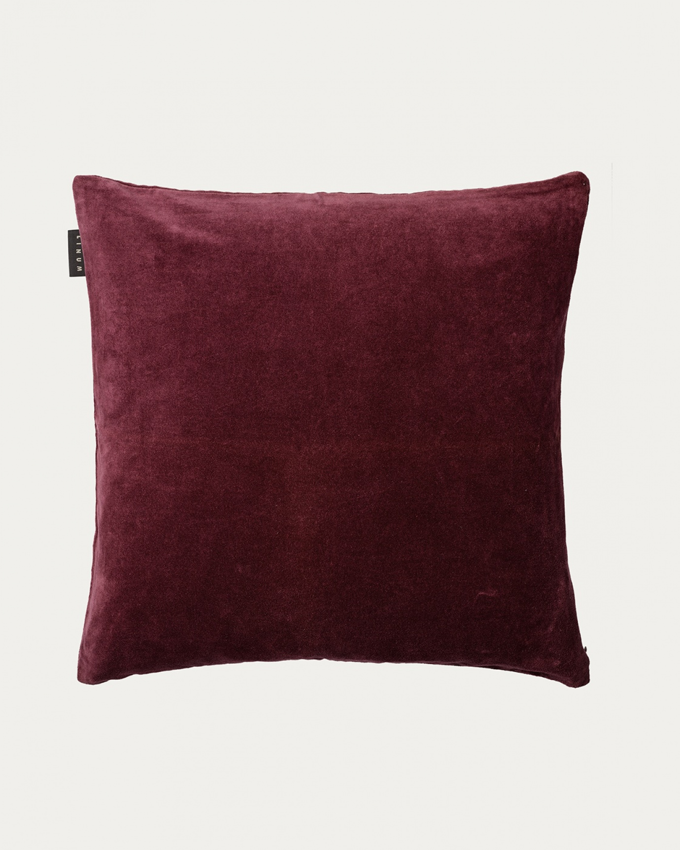 Product image dark burgundy red PAOLO cushion cover in soft cotton velvet from LINUM DESIGN. Size 50x50 cm.