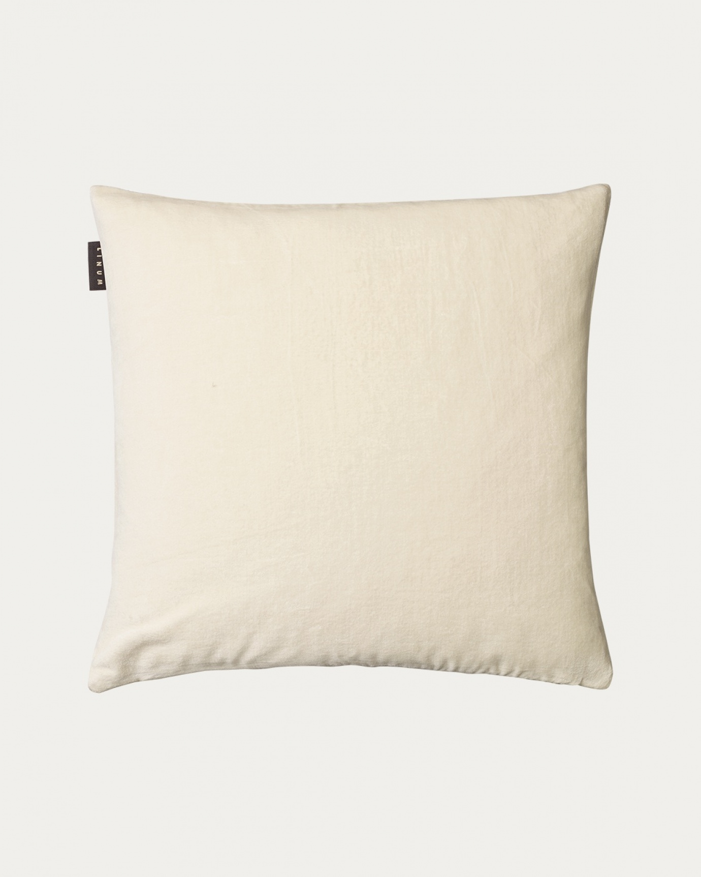 Product image creamy beige PAOLO cushion cover in soft cotton velvet from LINUM DESIGN. Size 50x50 cm.