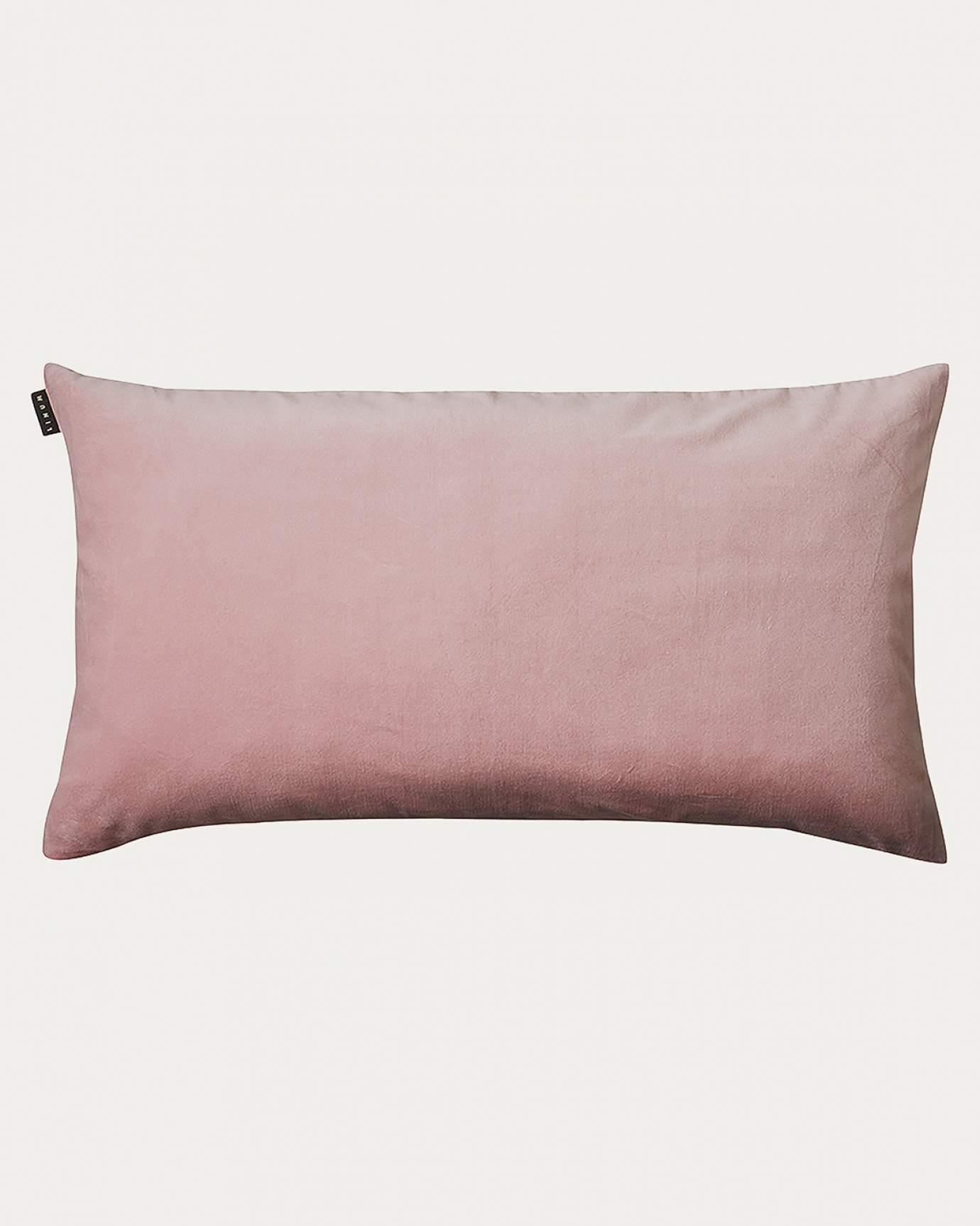 Produktbild dammig rosa PAOLO kuddfodral av mjuk bomullssammet och 100% linne från LINUM DESIGN. Storlek 50x90 cm.