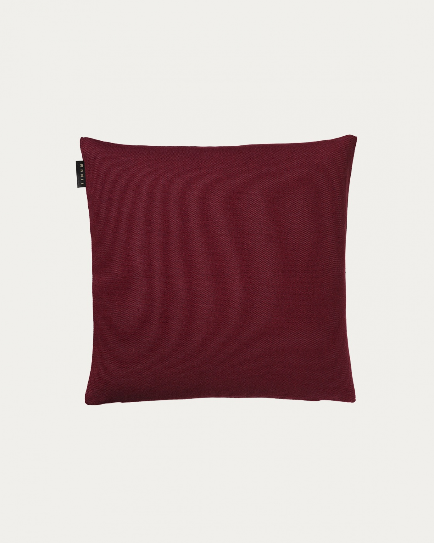 Product image burgundy red PEPPER cushion cover made of soft cotton from LINUM DESIGN. Easy to wash and durable for generations. Size 40x40 cm.
