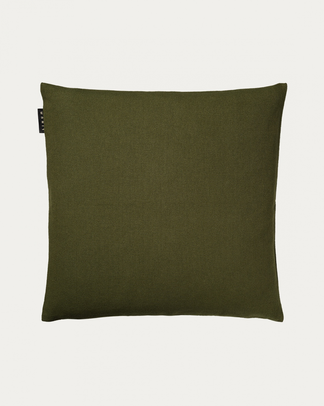 Produktbild mörk olivgrön PEPPER kuddfodral av mjuk bomull från LINUM DESIGN. Lätt att tvätta och hållbar genom generationer. Storlek 50x50 cm.
