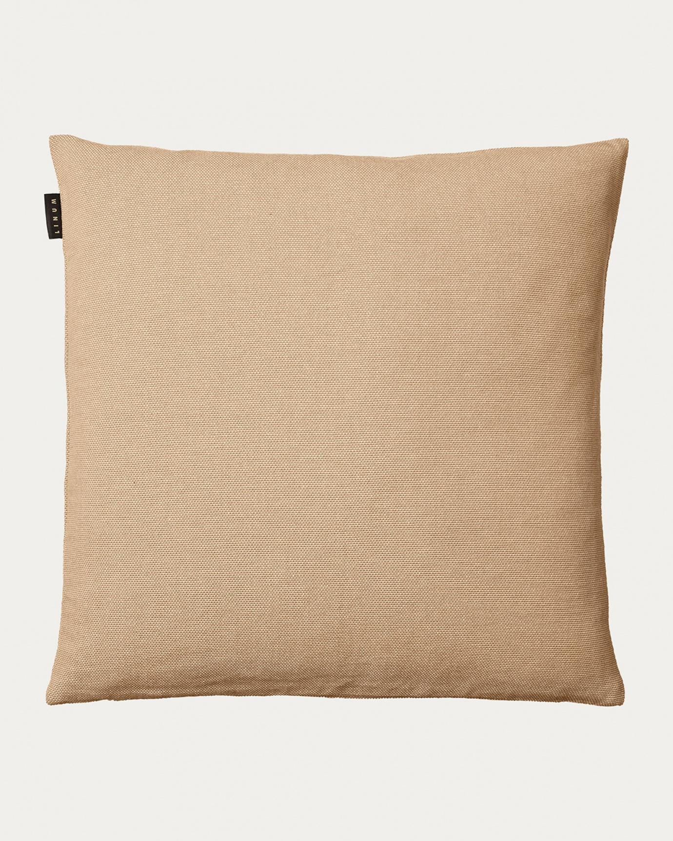 Produktbild kamelbraun PEPPER Kissenhülle aus weicher Baumwolle von LINUM DESIGN. Einfach zu waschen und langlebig für Generationen. Größe 60x60 cm.