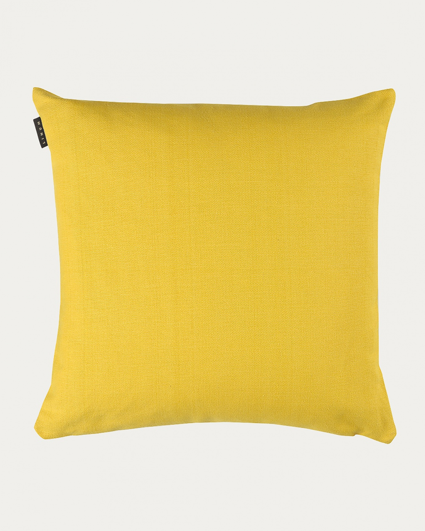 Produktbild jaune mandarine PEPPER Kissenhülle aus weicher Baumwolle von LINUM DESIGN. Einfach zu waschen und langlebig für Generationen. Größe 60x60 cm.