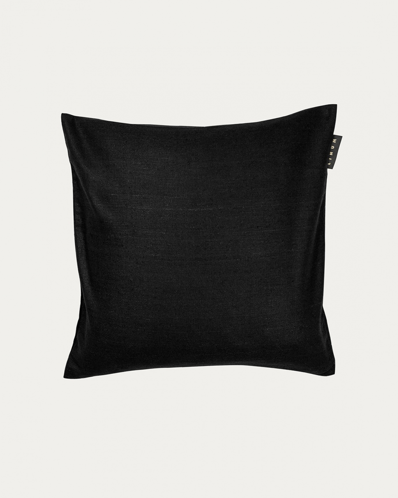 Product image black SETA cushion cover made of 100% raw silk that gives a nice lustre from LINUM DESIGN. Size 40x40 cm.