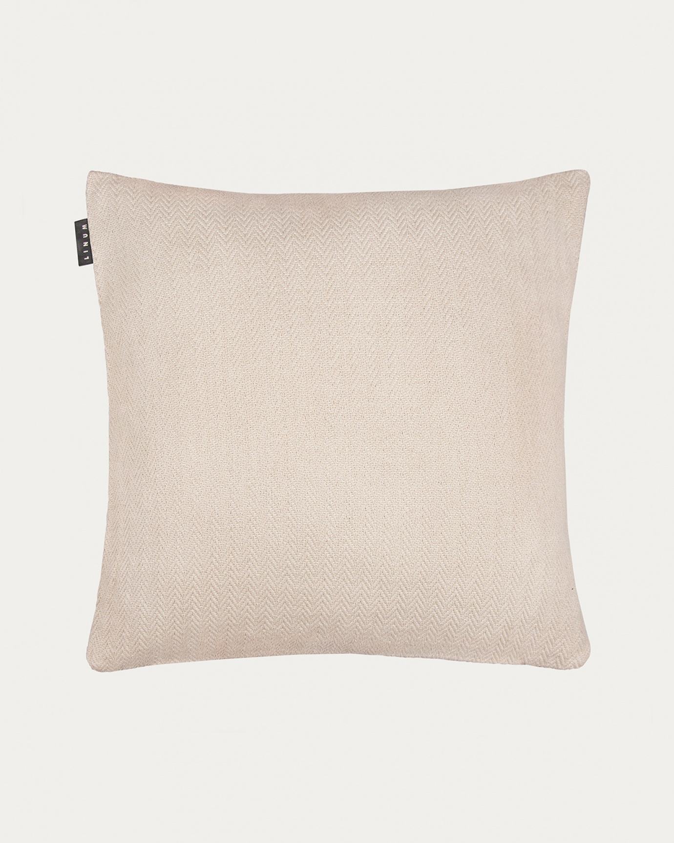 Produktbild pale hellgrau SHEPARD Kissenhülle aus weicher Baumwolle mit dezentem Fischgrätmuster von LINUM DESIGN. Größe 50x50 cm.