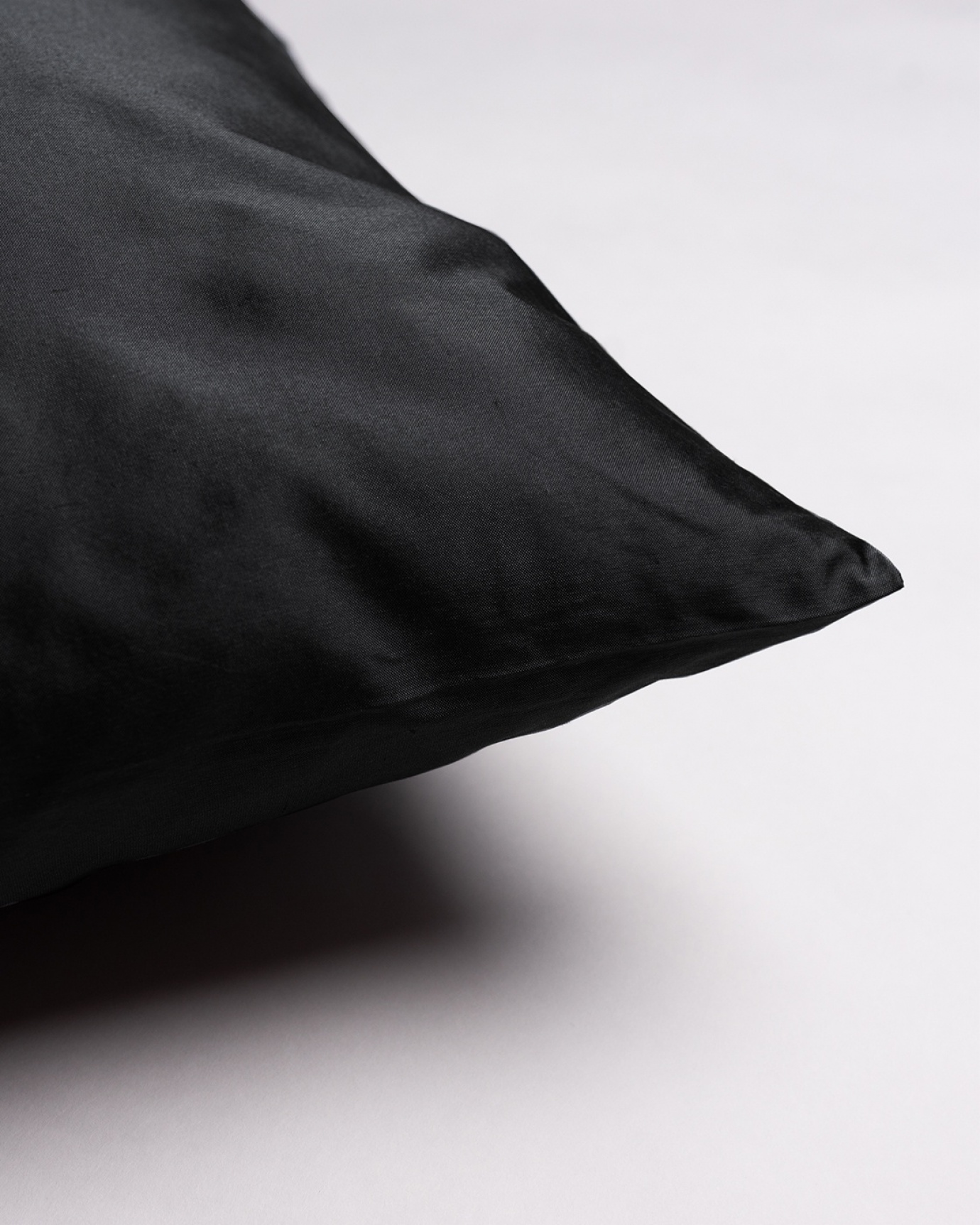 SILK Cushion cover 40x40 cm Black, bild 2 