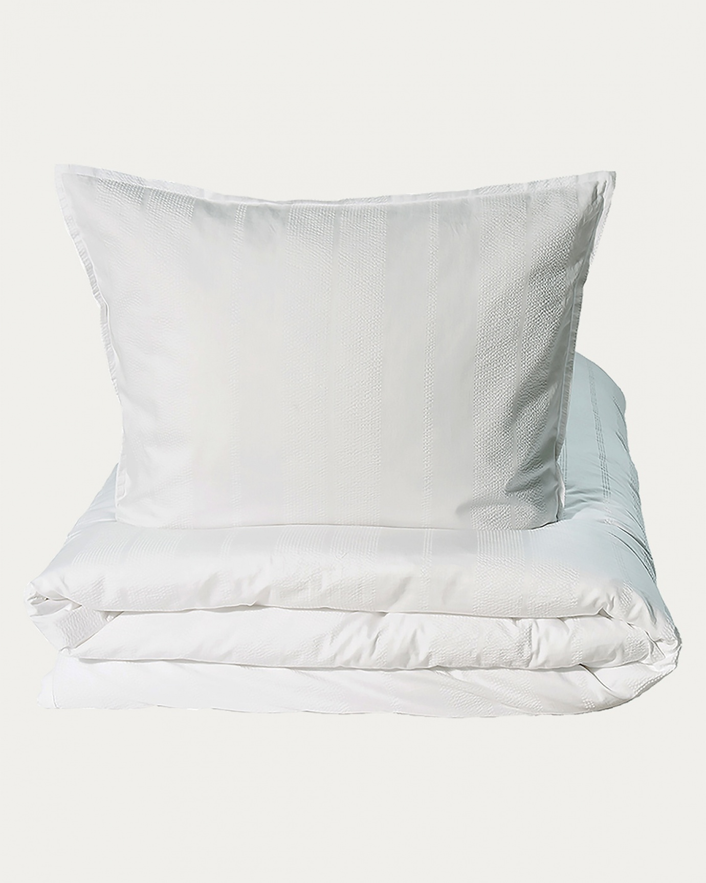 Produktbild strahlendes weiß YASMIN Bettwäscheset aus 100% Bio-Baumwollsatin von LINUM DESIGN. Größe Bettbezug 240x220 cm, zwei Kopfkissenbezüge 80x80 cm.